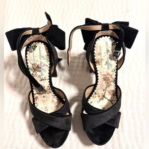 nicola bathie x antonio melani for Dillards velvet pumps